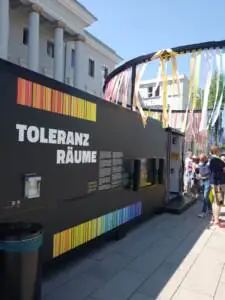 Container ToleranzRäume auf dem Rathausplatz